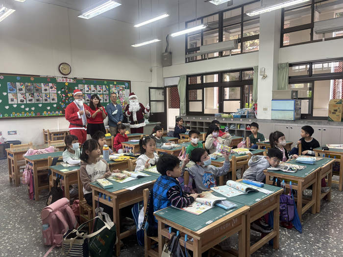 114.12.24家長會聖誕節活動及聖誕快閃圖片