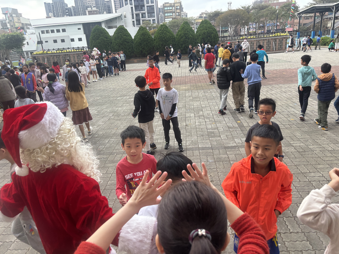114.12.24家長會聖誕節活動及聖誕快閃圖片