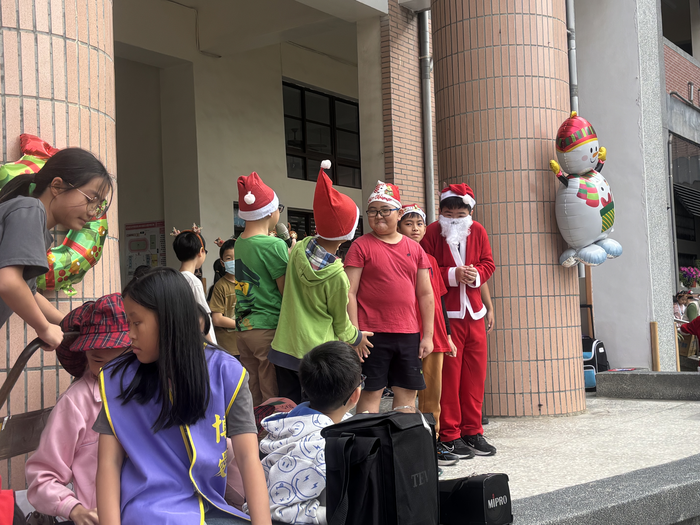 114.12.24家長會聖誕節活動及聖誕快閃圖片