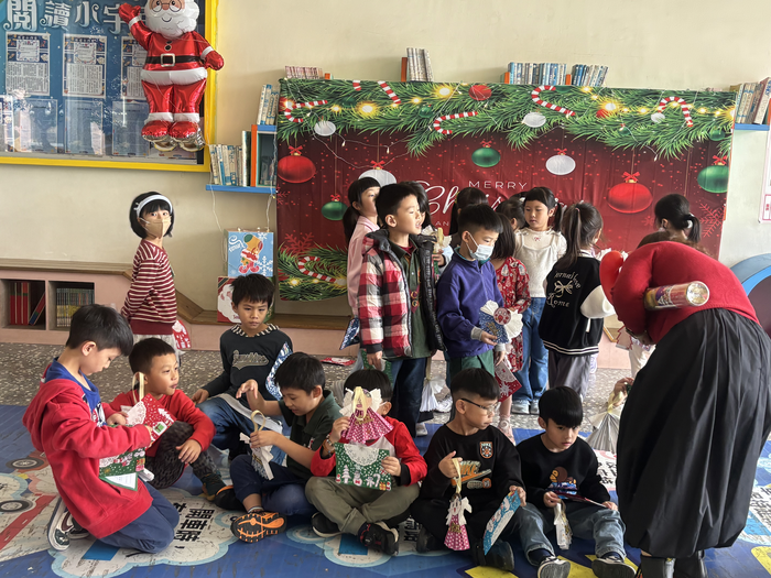114.12.24家長會聖誕節活動及聖誕快閃圖片