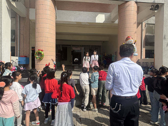 114.12.24家長會聖誕節活動及聖誕快閃圖片