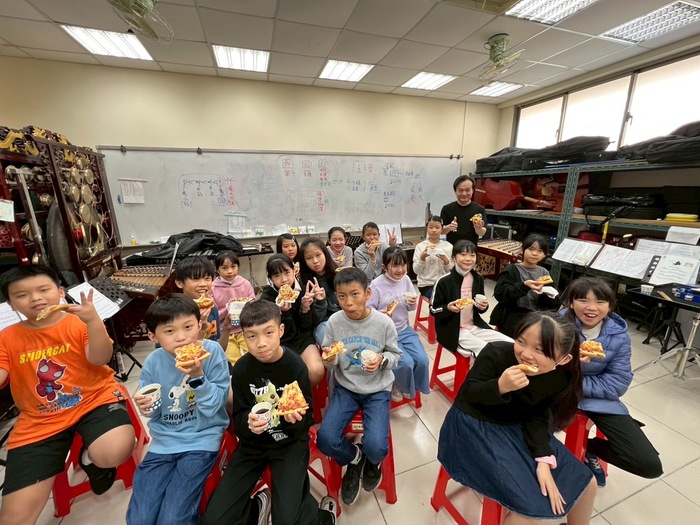 114.12.17國樂團.射箭隊慶功宴圖片