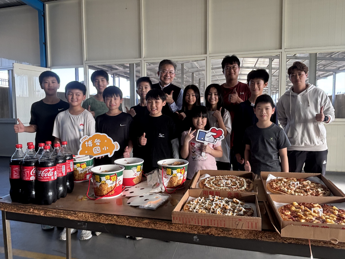 114.12.17國樂團.射箭隊慶功宴圖片