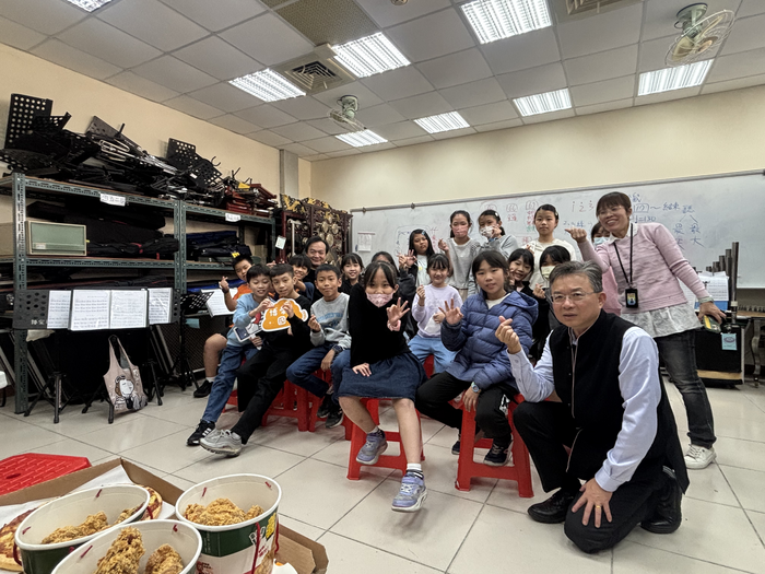 114.12.17國樂團.射箭隊慶功宴圖片