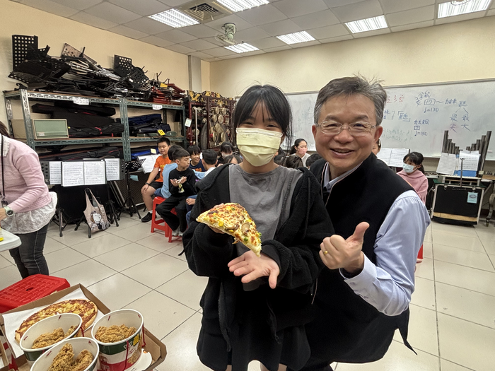 114.12.17國樂團.射箭隊慶功宴圖片