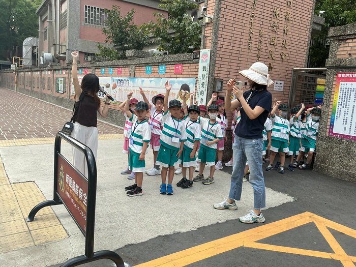 114.09.04一年級過馬路課程圖片